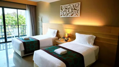 디럭스 트윈룸 — The Par Phuket Hotel